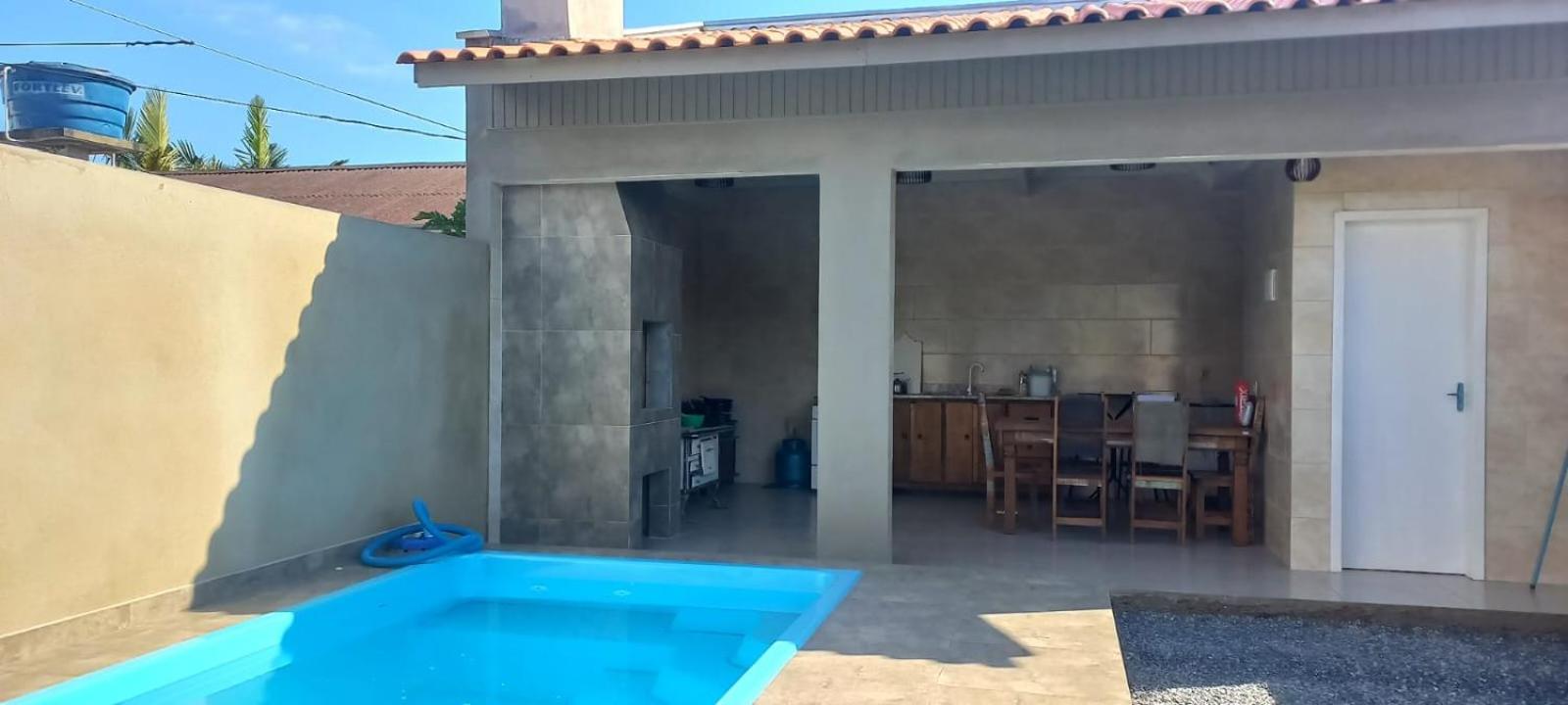 Casa com piscina A 250 METROS DA PRAIA de Canto Grande BOMBINHAS