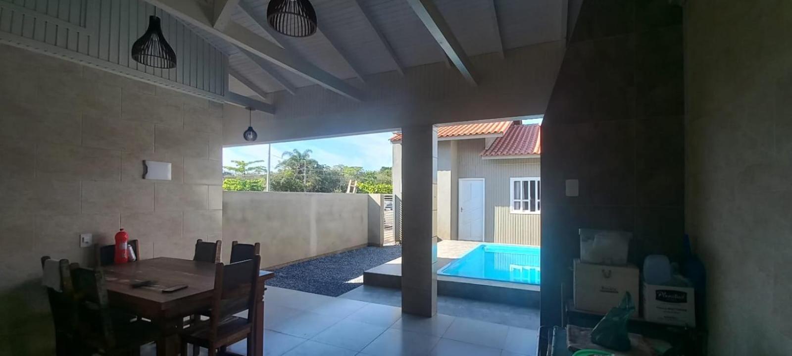 Casa com piscina A 250 METROS DA PRAIA de Canto Grande BOMBINHAS