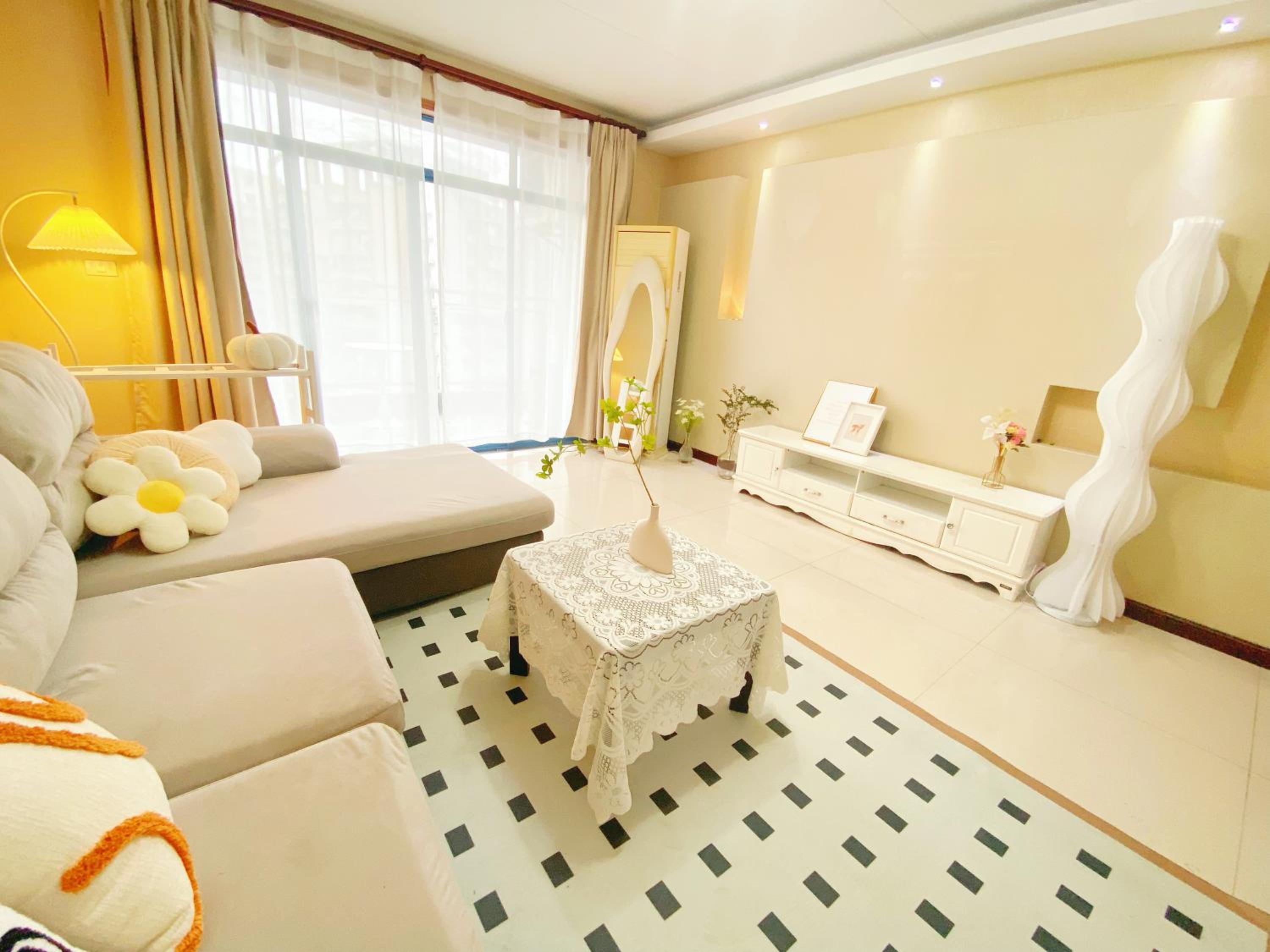 Jiefangbei Mountain and River B&B