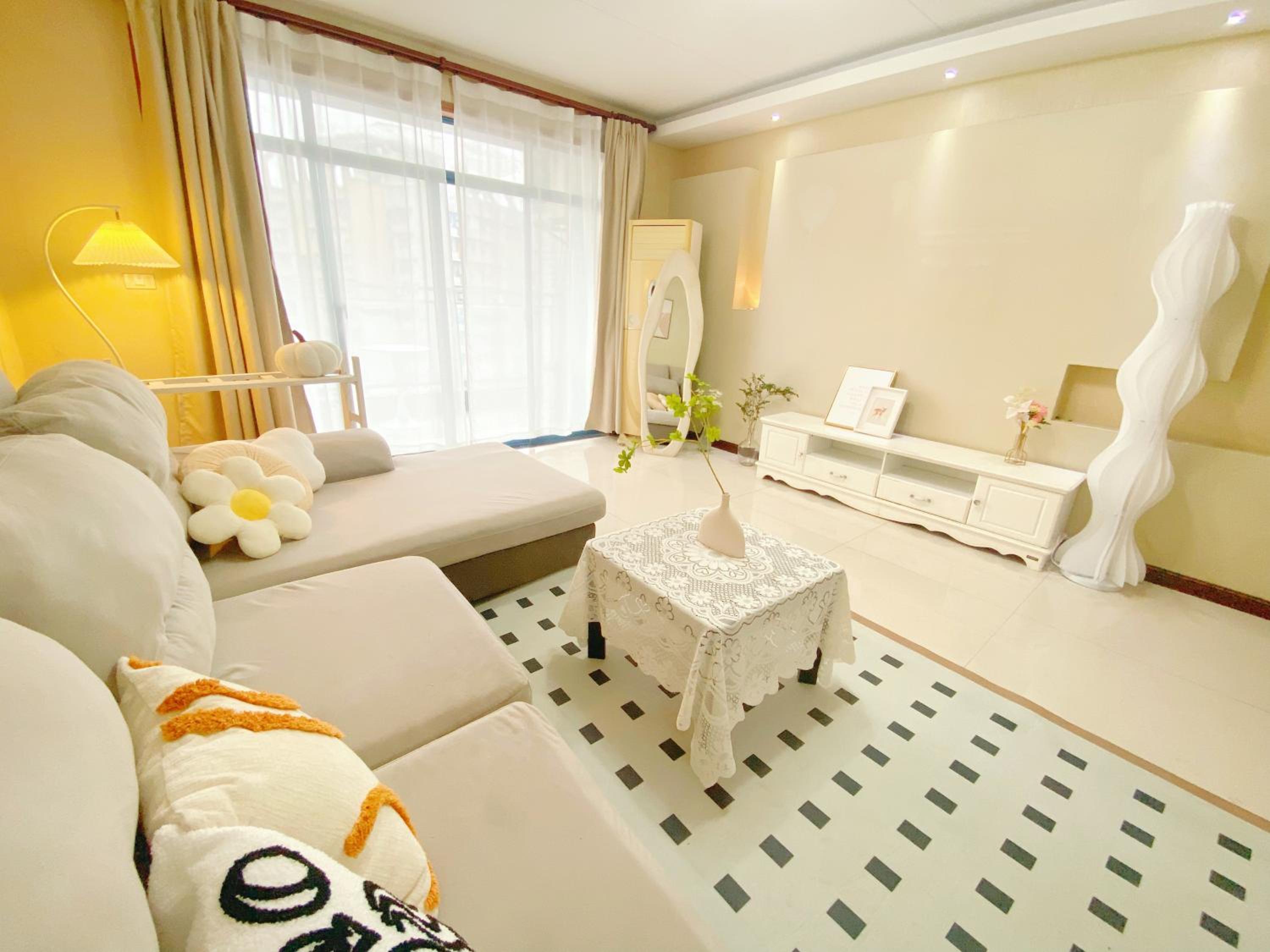 Jiefangbei Mountain and River B&B