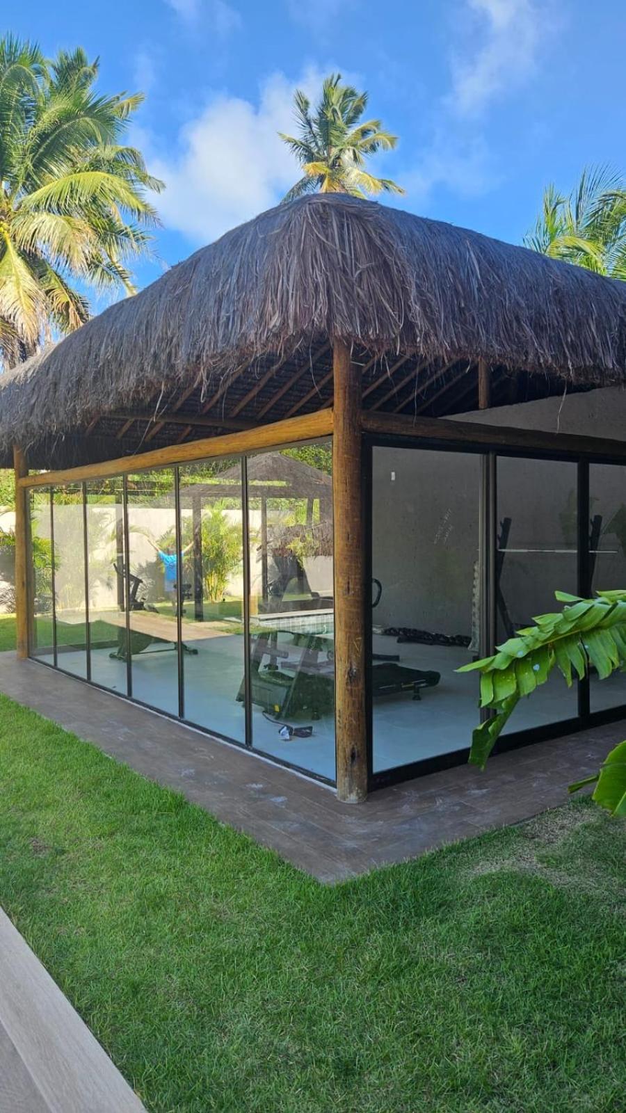 Villa Manah toque