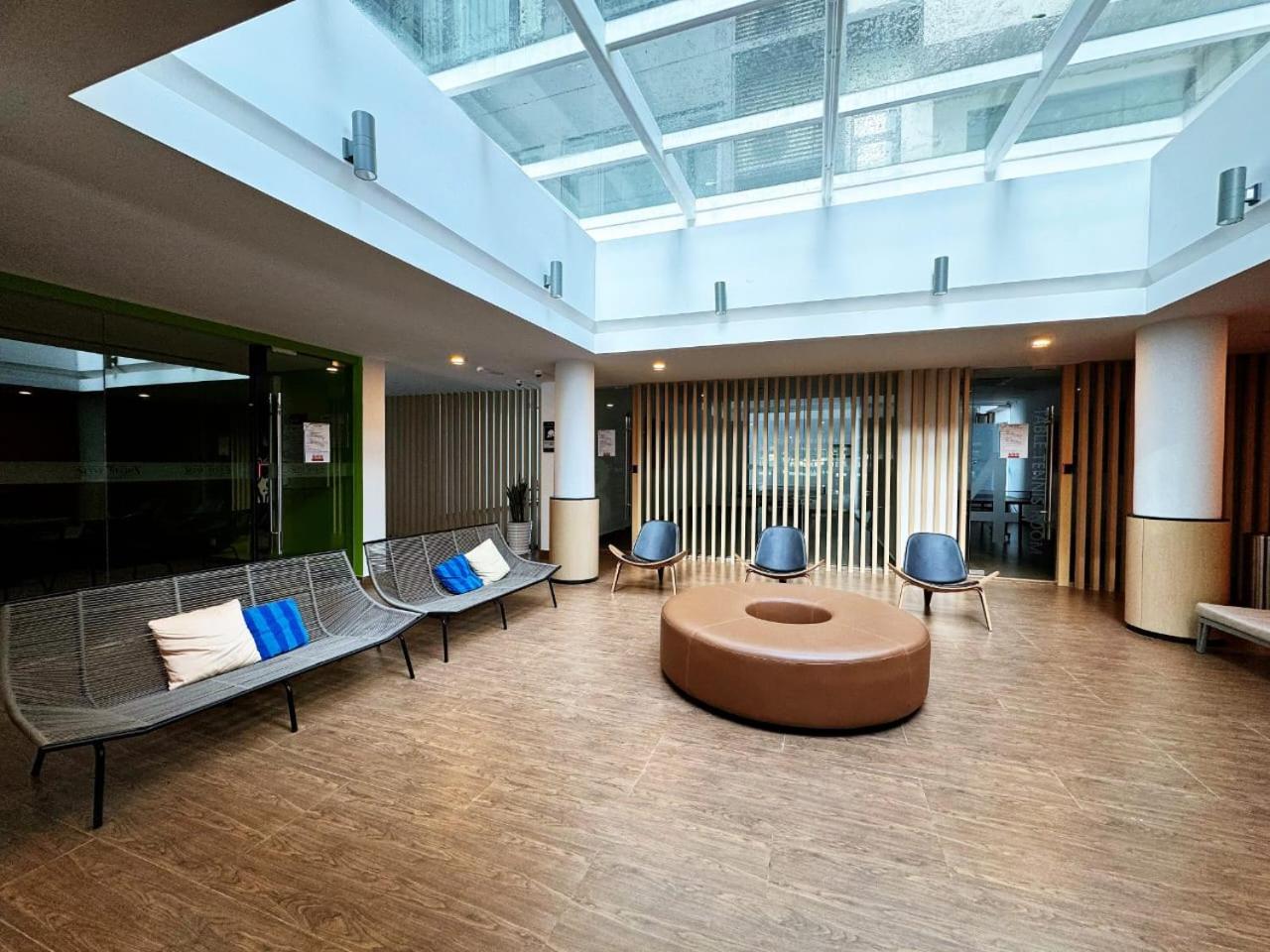 The Bess Hotel Tokyo is located adjacent to Singapore and offers sea views It is a three bedroom family business smart room with sea views in Princess Bay