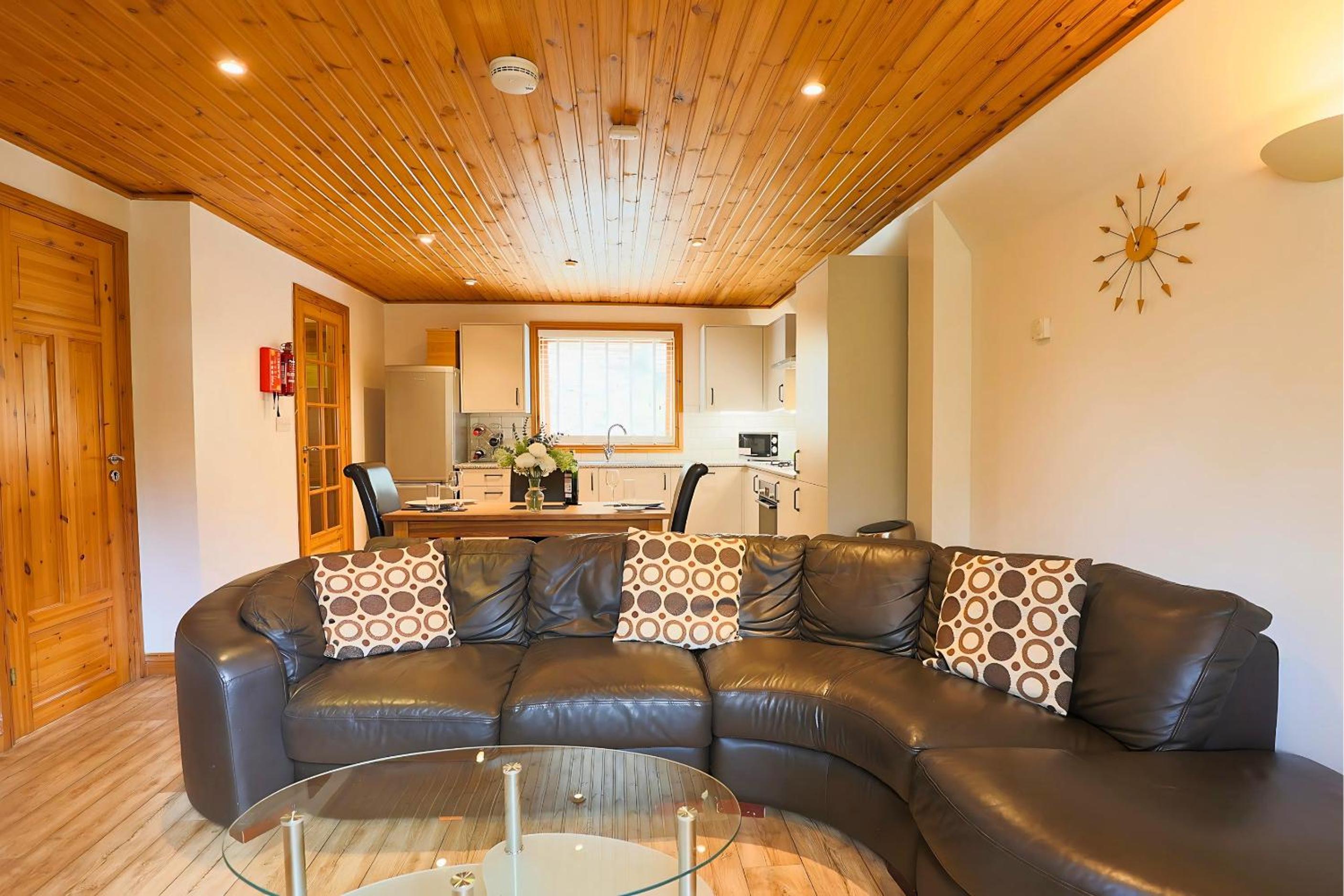 Oak Tree Lodge - A Romantic Getaway- Finlake Resort & Spa - Devon view 3