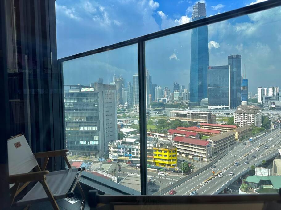8 Pax Continew 2R2B Premium Amenities 10mins to KLCC TRX