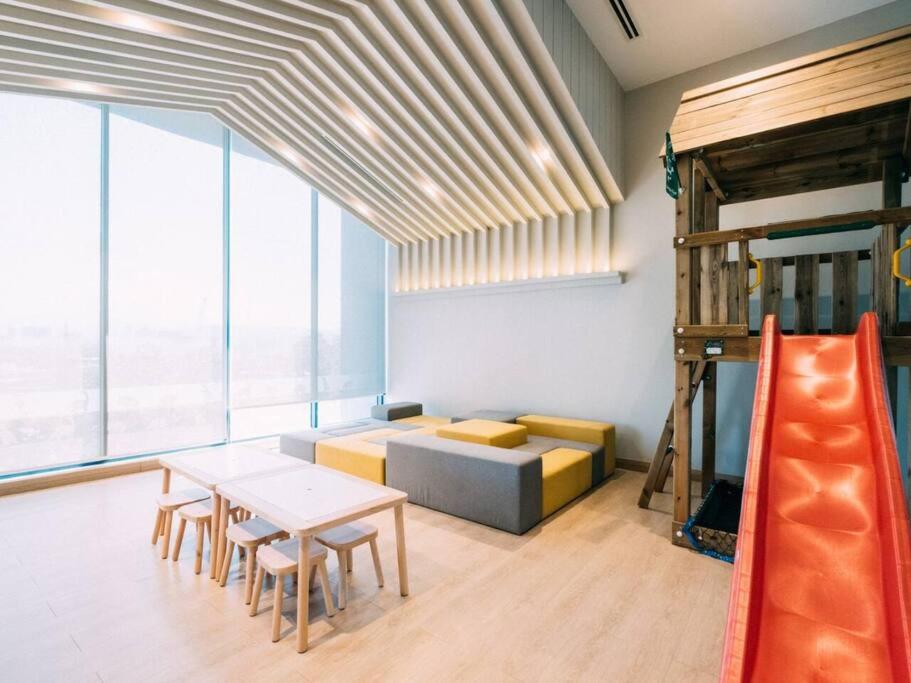 8 Pax Continew 2R2B Premium Amenities 10mins to KLCC TRX