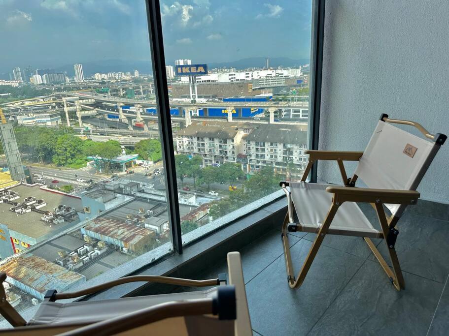 8 Pax Continew 2R2B Premium Amenities 10mins to KLCC TRX