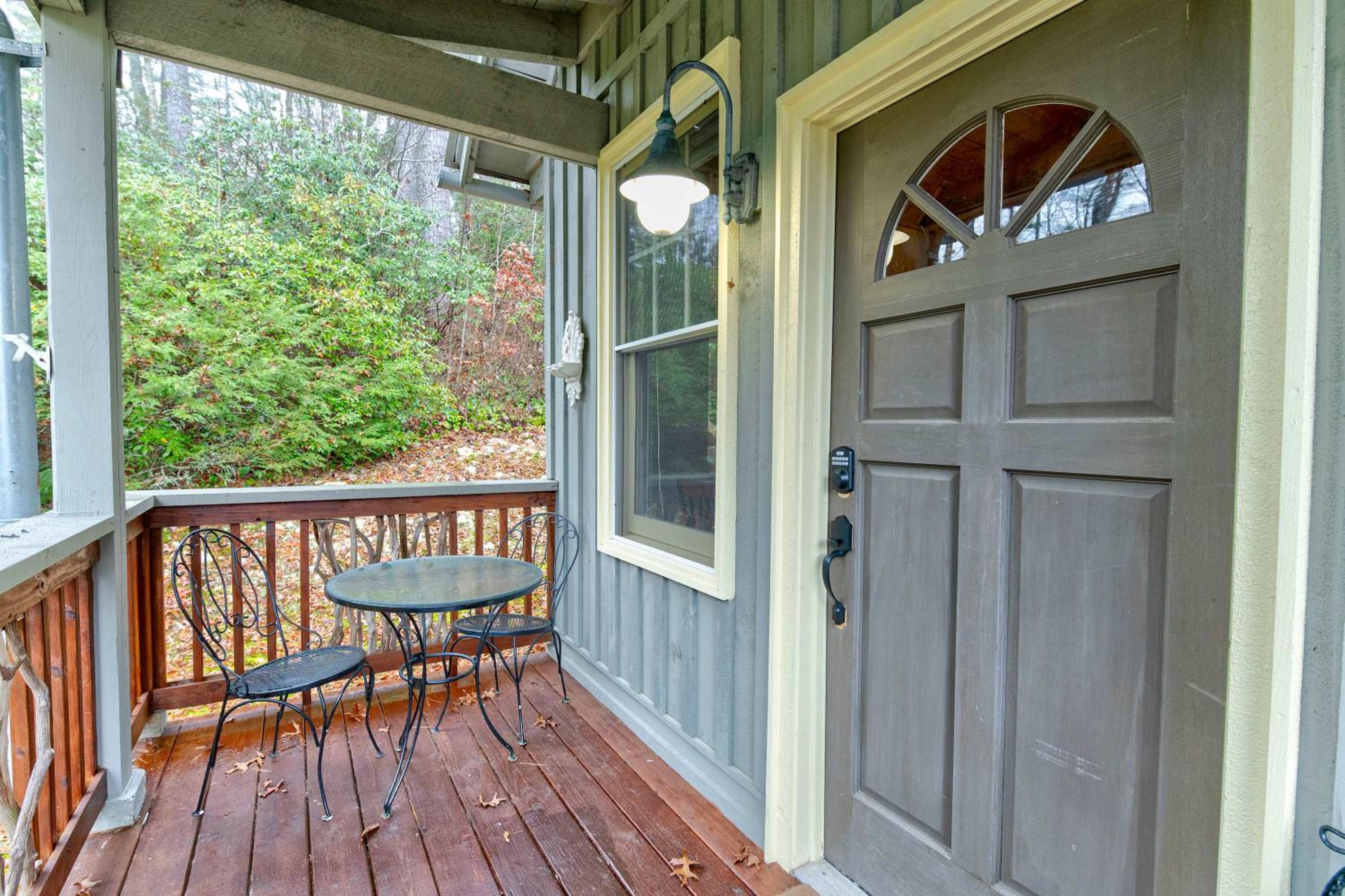 Charming Guest House at Sapphire Retreat view 2