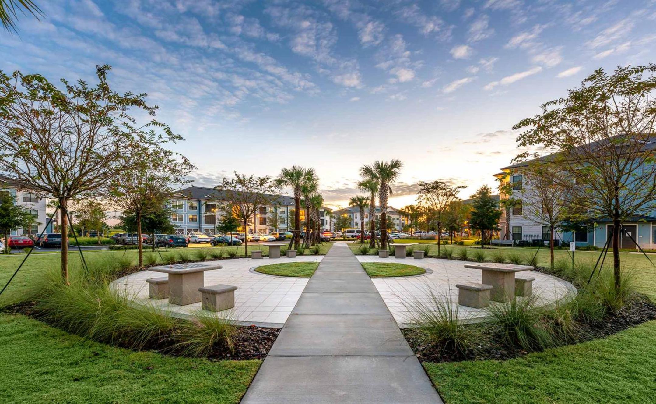Near Disney, King Bed, Pet-Friendly Full Amenities