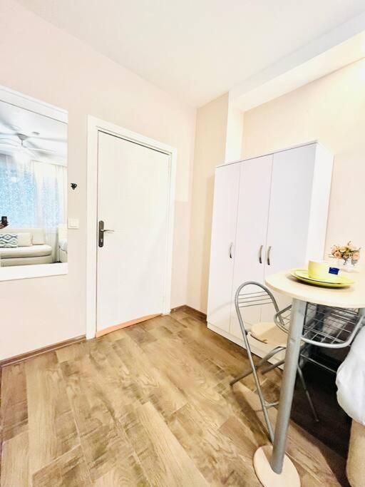 Arya studio flat in Cihangir 13