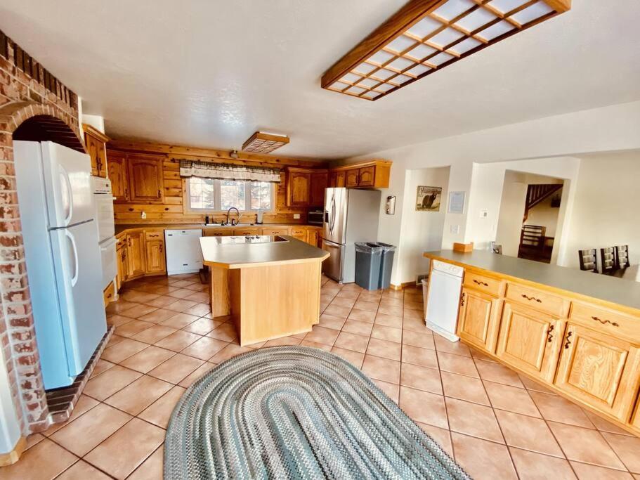 Beautiful Lodge And River Ranch Property For Up To 120 People view 2