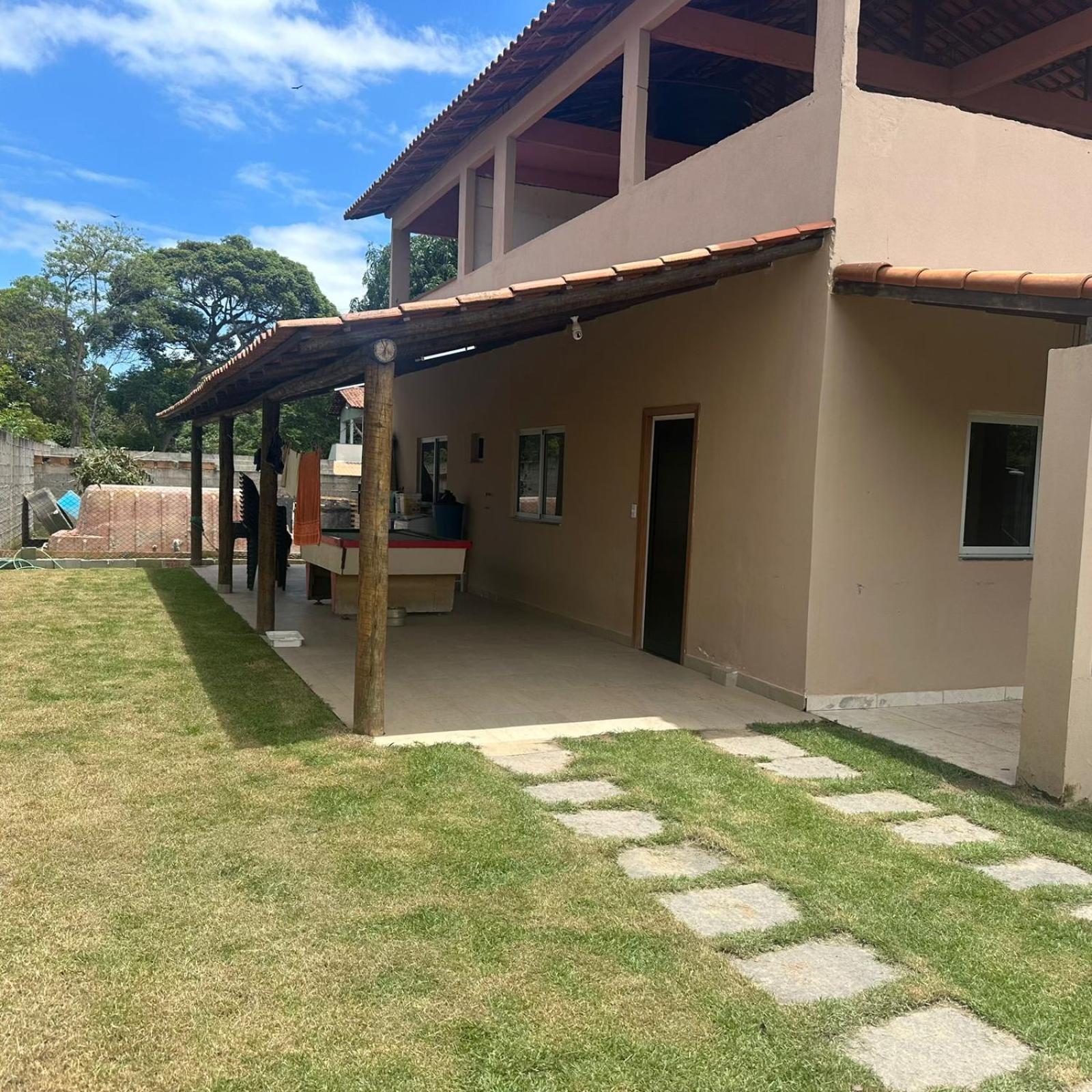 casa com picina na praia ponta da fruta