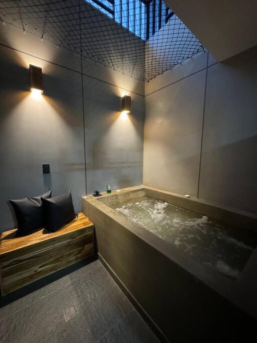 Cómodo Apto tipo Loft Parqueadero y Jacuzzi
