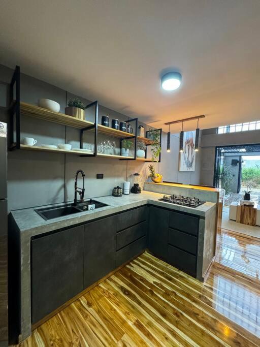 Cómodo Apto tipo Loft Parqueadero y Jacuzzi