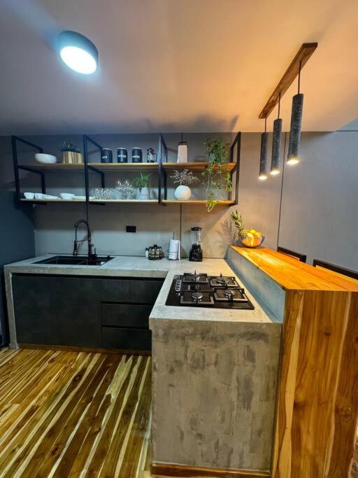 Cómodo Apto tipo Loft Parqueadero y Jacuzzi