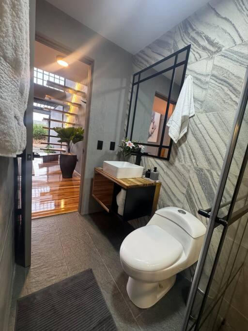 Cómodo Apto tipo Loft Parqueadero y Jacuzzi