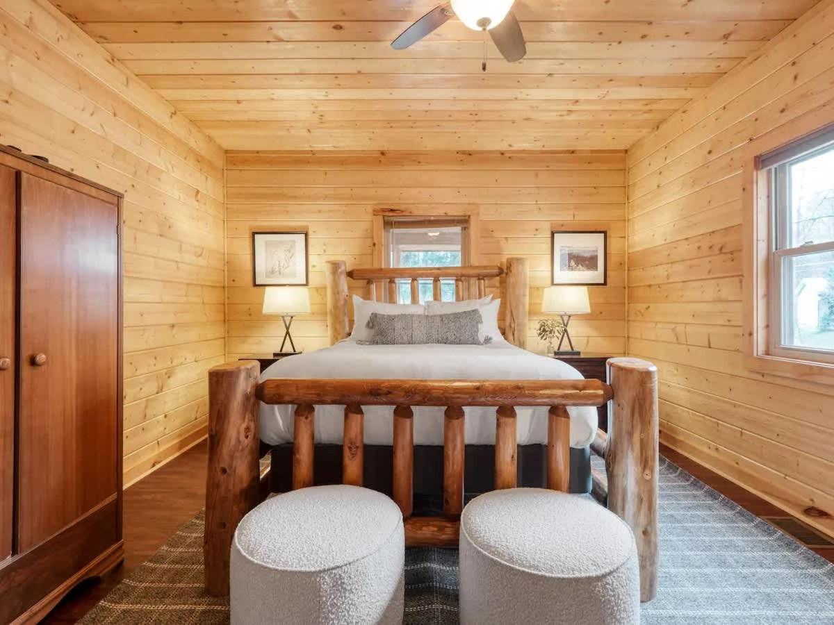 Charming Smoky Mountain Cabin w Hot tub & Views