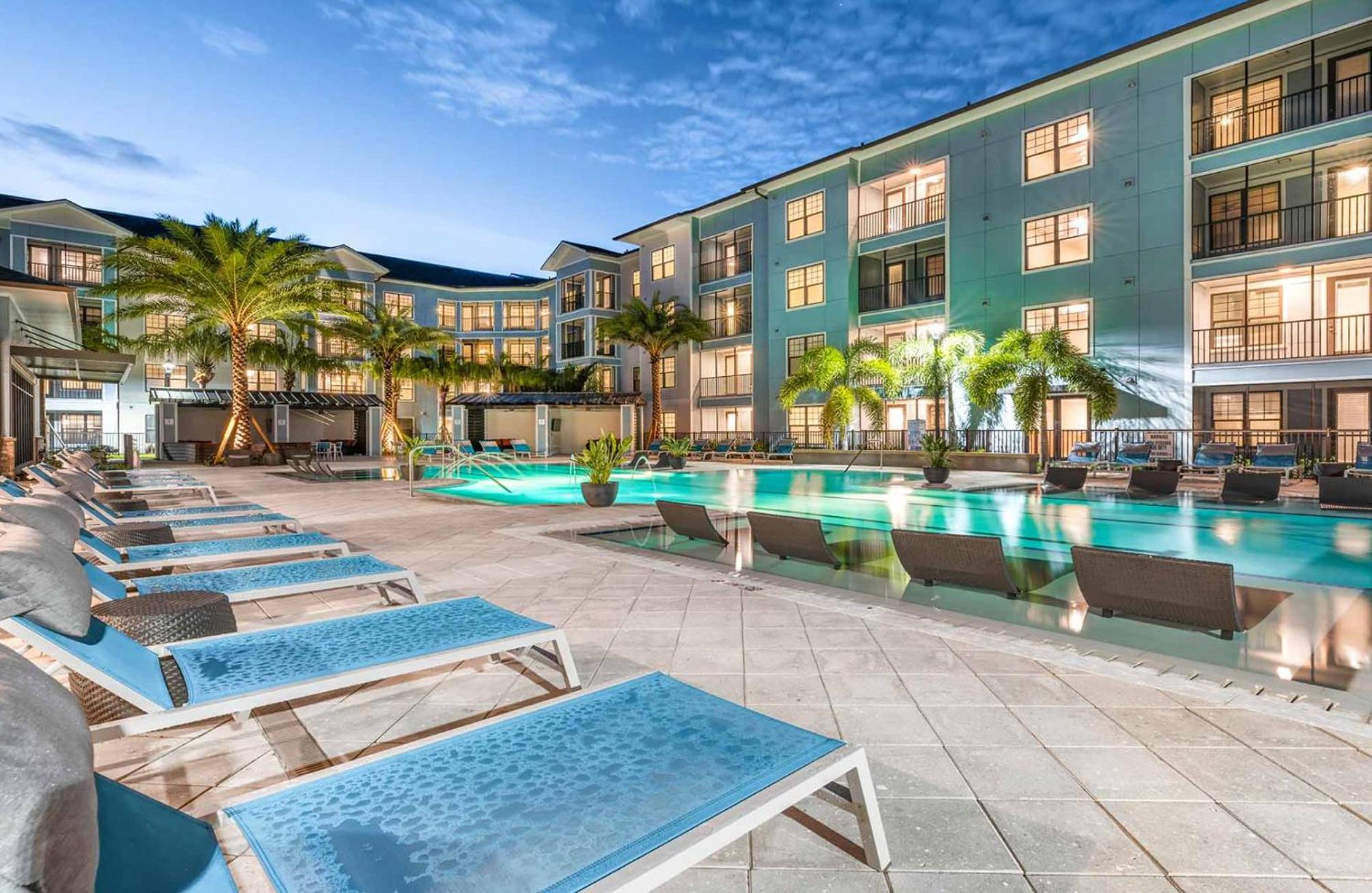 15 Min to Disney, King Bed Pet-Friendly, Amenities