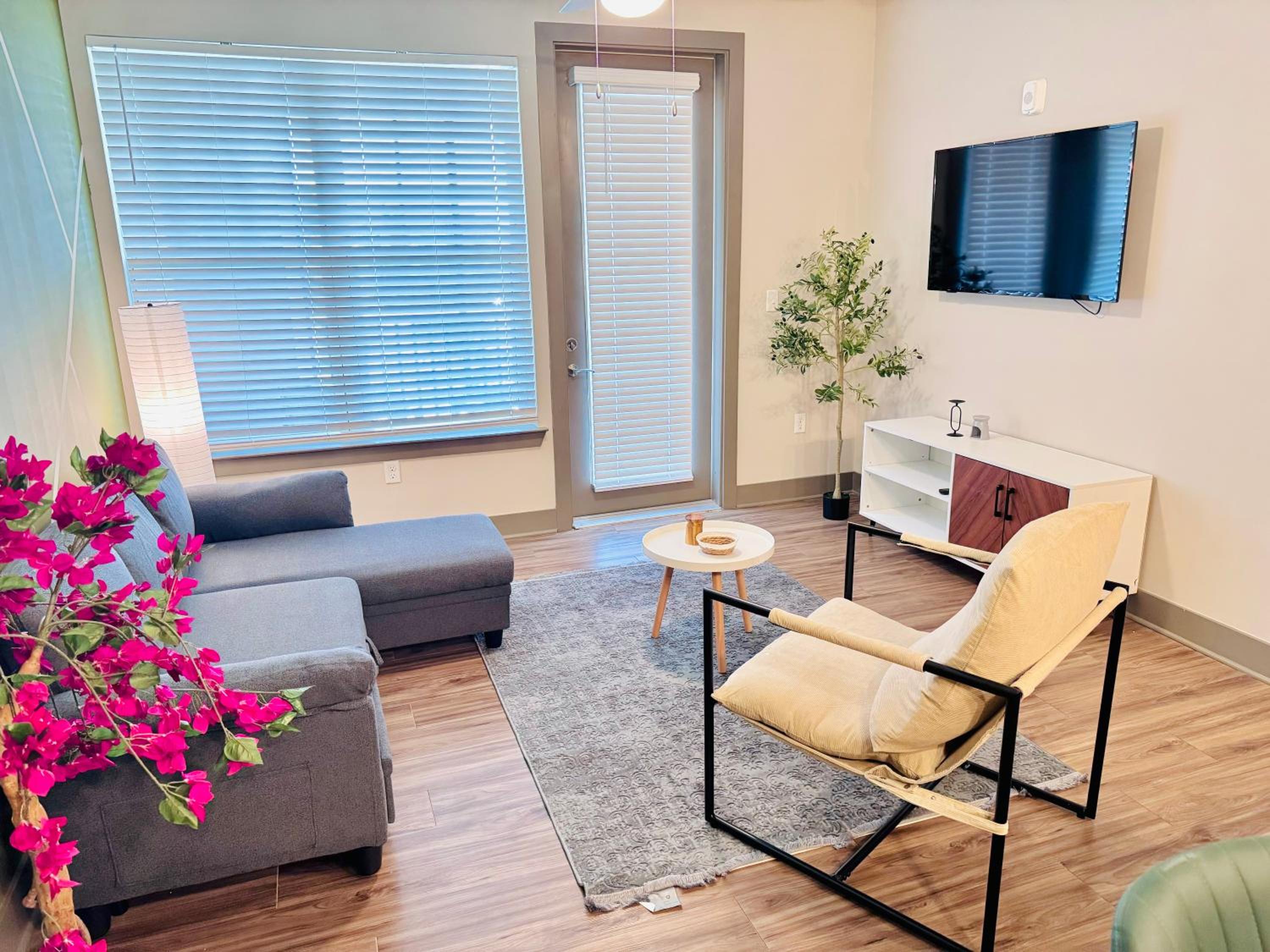 15 Min to Disney, King Bed Pet-Friendly, Amenities