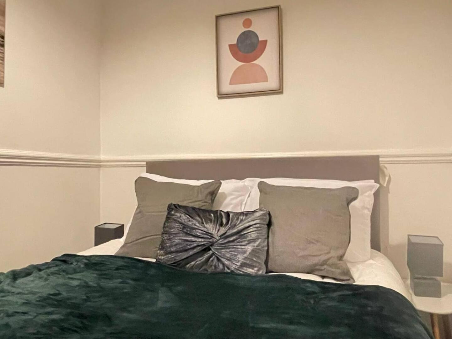 Cosy Home With Free Parking And Fast Internet view 5