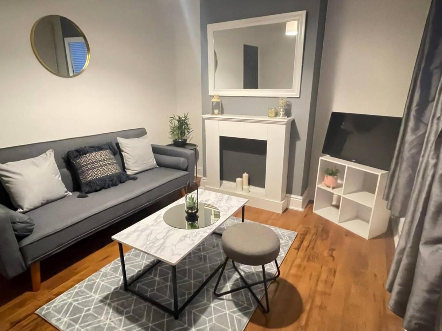 Cosy Home With Free Parking And Fast Internet view 2