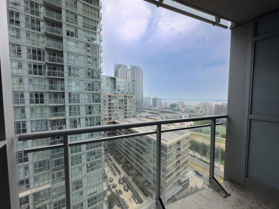 Lakeview Suites 2 Beds CN Tower Free Parking