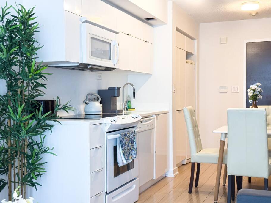 Lakeview Suites 2 Beds CN Tower Free Parking