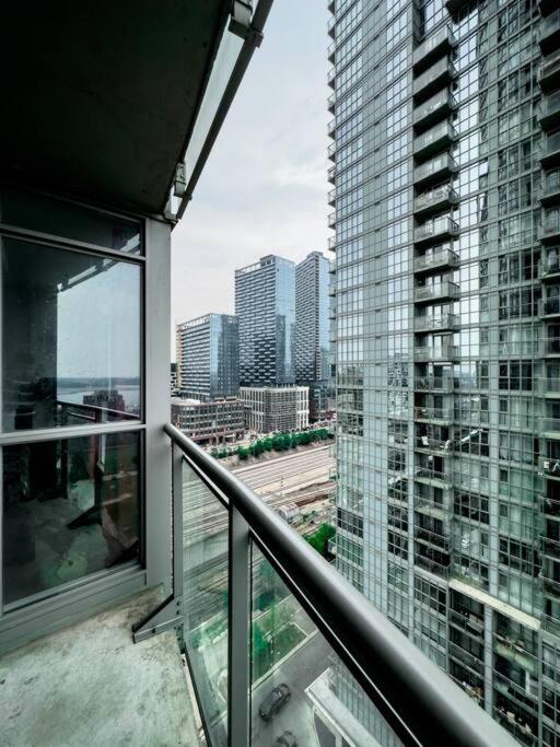 Lakeview Suites 2 Beds CN Tower Free Parking