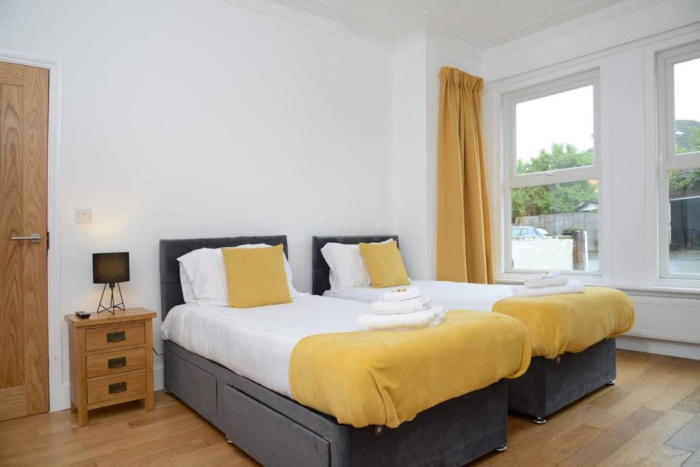 Stylish and spacious Southampton stay 3