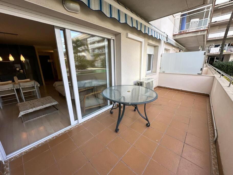 Apartamento con parking y piscina comunitaria AV-42