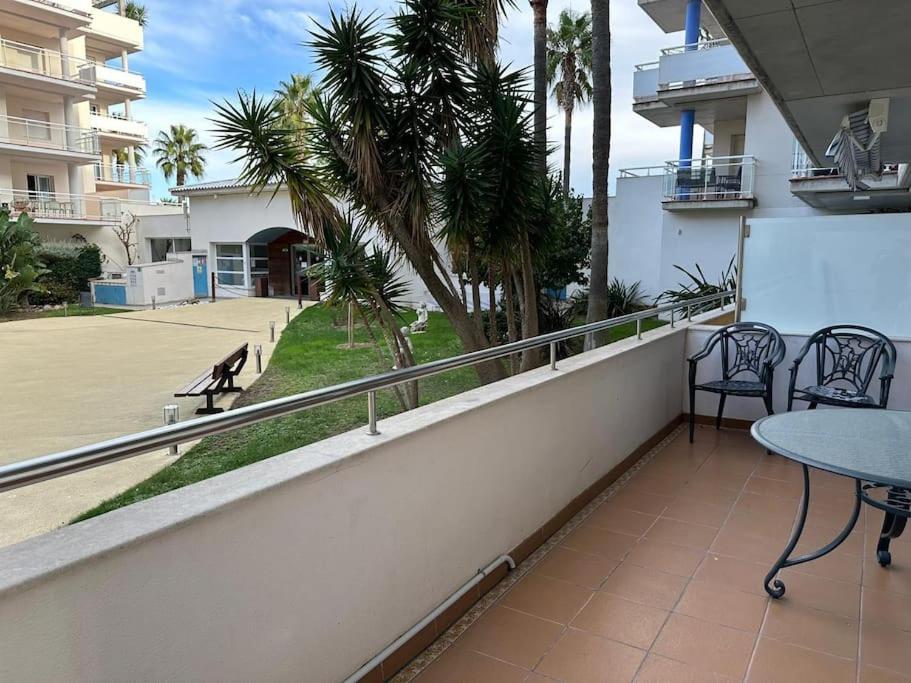 Apartamento con parking y piscina comunitaria AV-42
