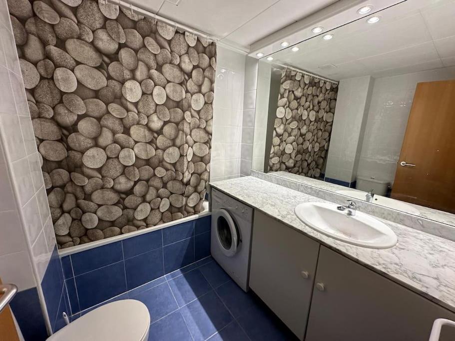 Apartamento con parking y piscina comunitaria AV-42