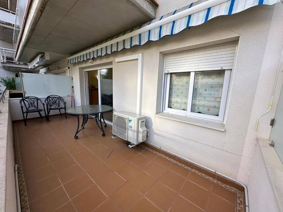 Apartamento con parking y piscina comunitaria AV-42
