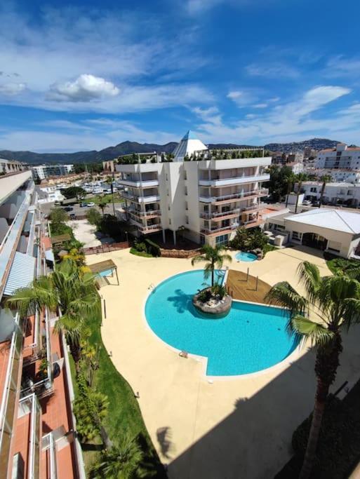 Apartamento con parking y piscina comunitaria AV-42