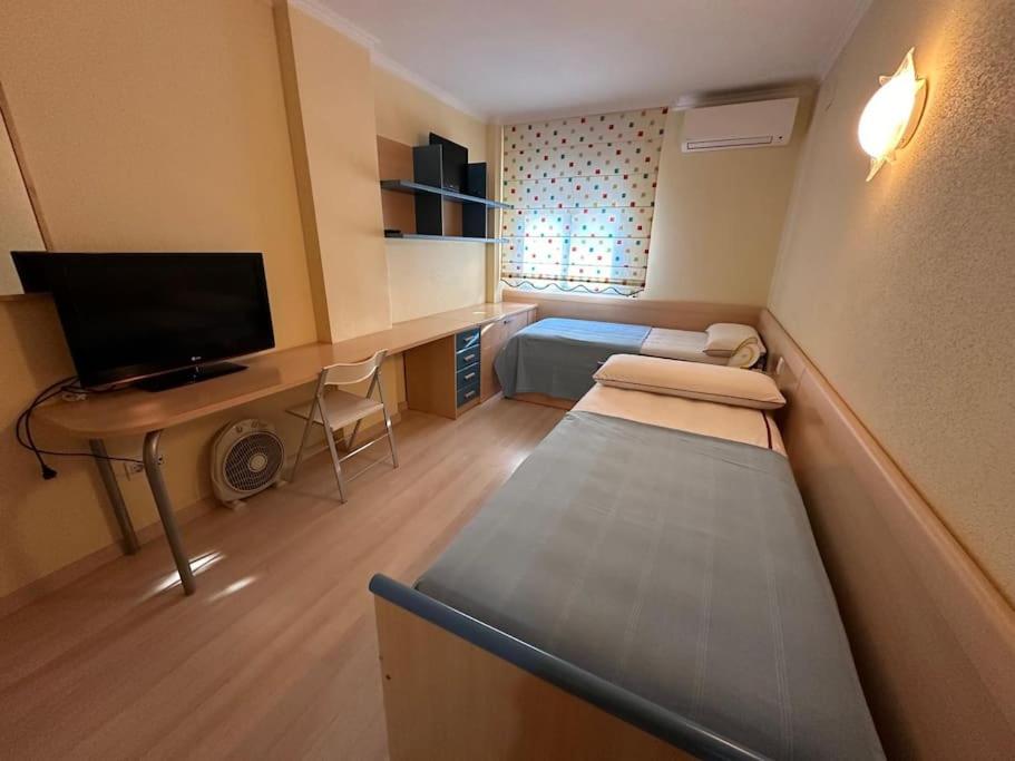 Apartamento con parking y piscina comunitaria AV-42