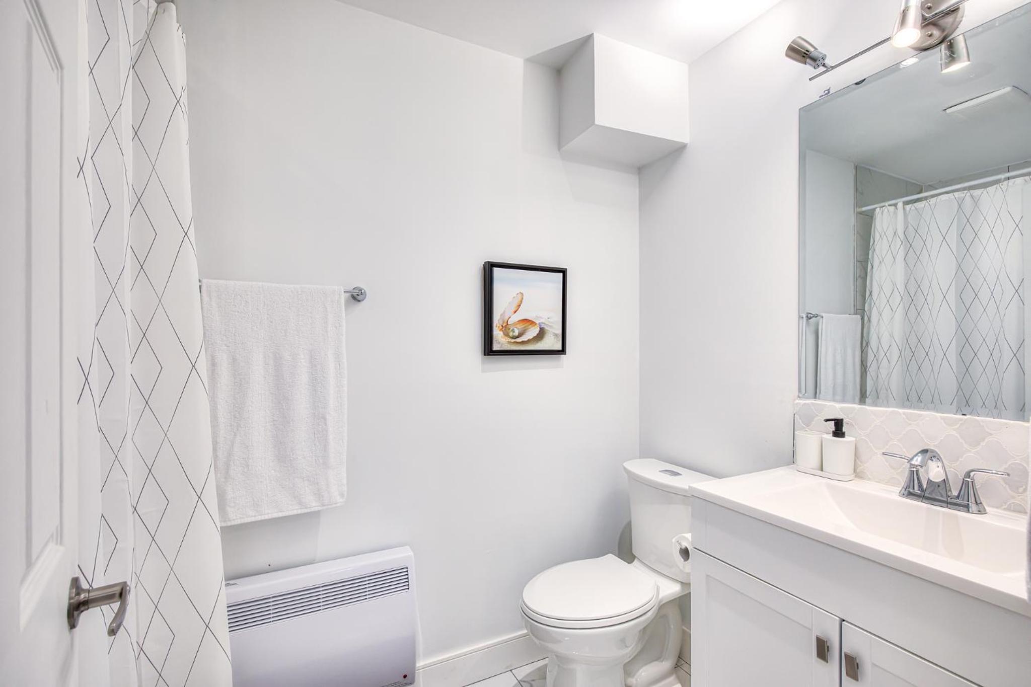 Charming 2BR with Balcony in Montreal