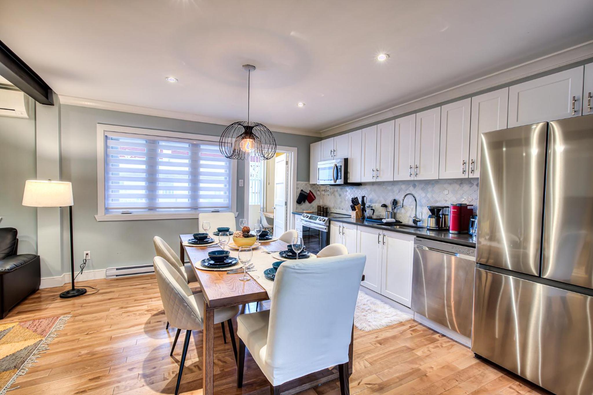 Charming 2BR with Balcony in Montreal
