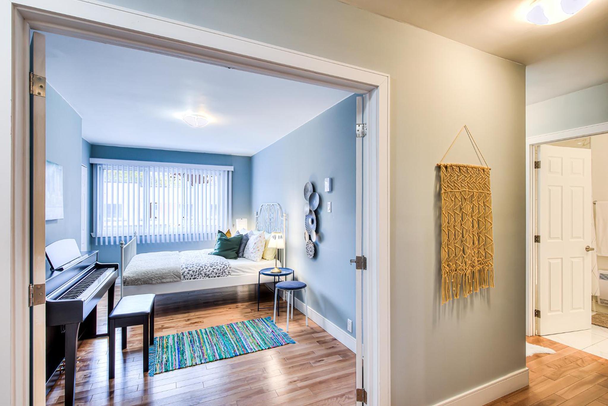Charming 2BR with Balcony in Montreal