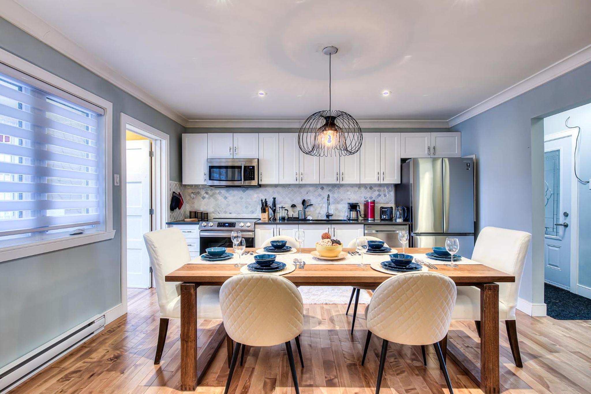 Charming 2BR with Balcony in Montreal