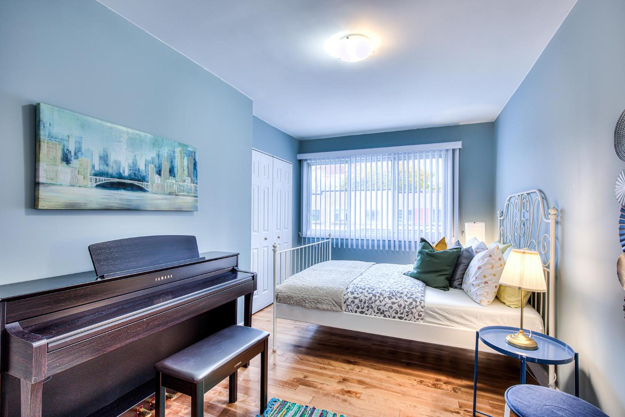 Charming 2BR with Balcony in Montreal