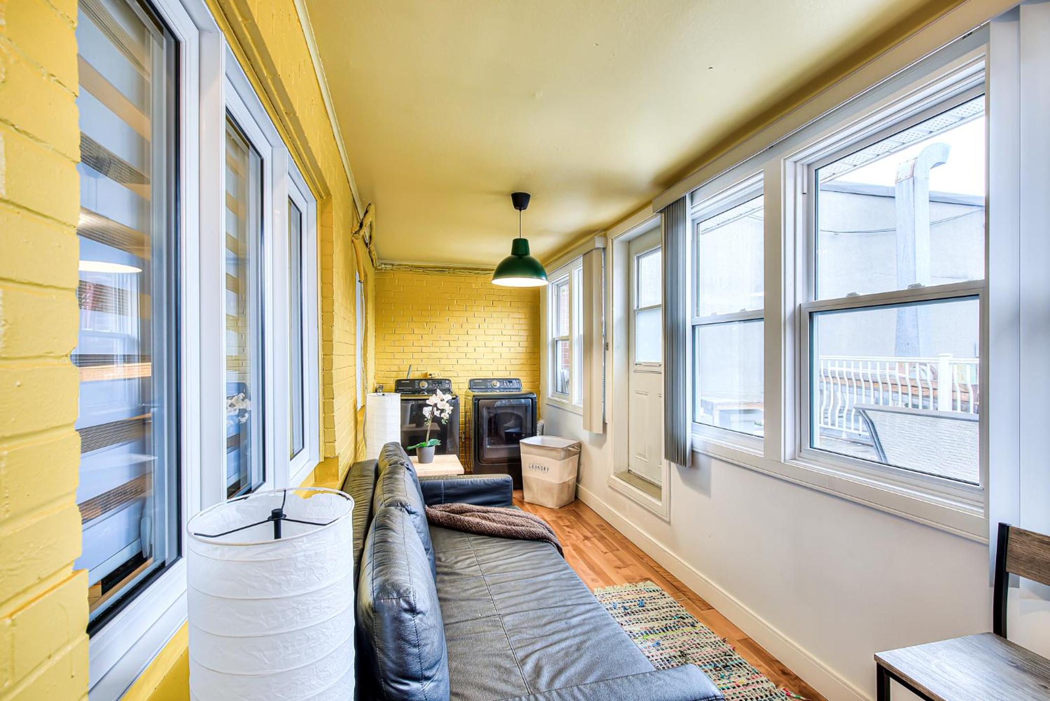 Charming 2BR with Balcony in Montreal