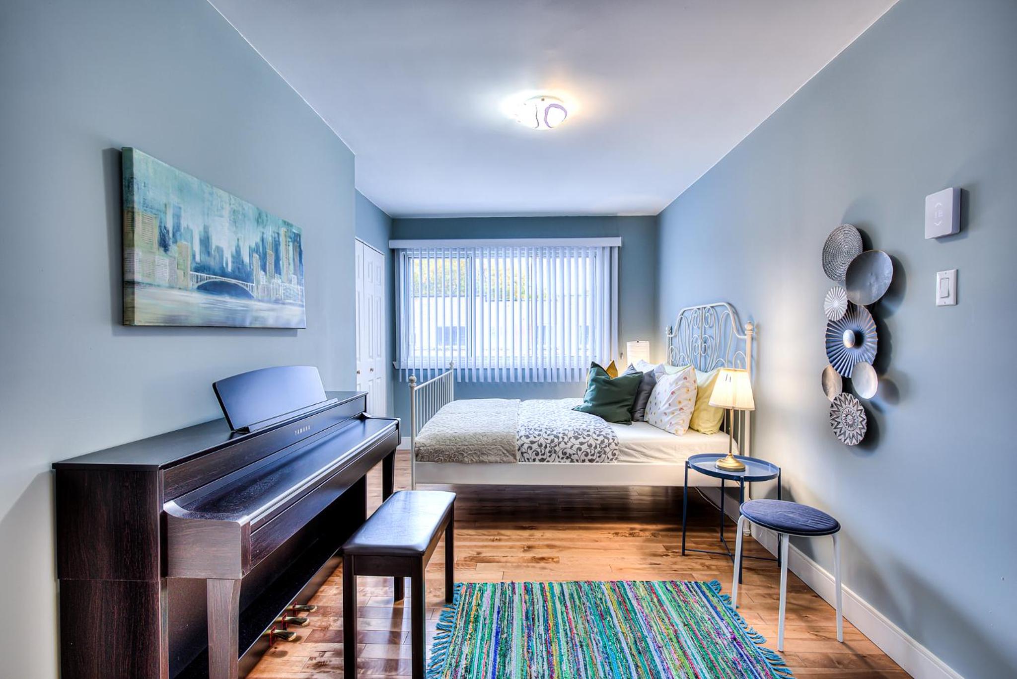 Charming 2BR with Balcony in Montreal