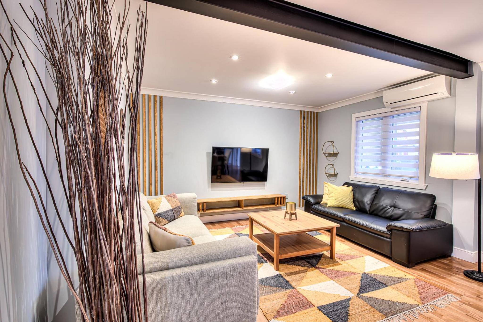 Charming 2BR with Balcony in Montreal