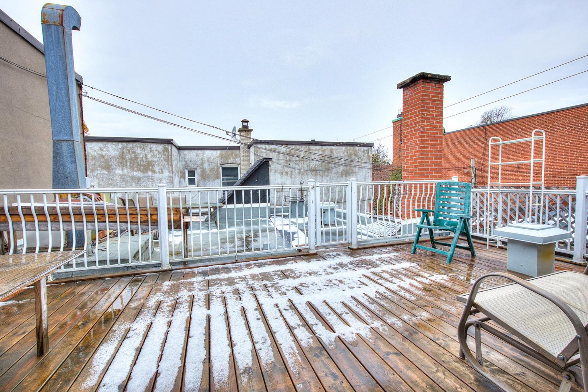 Charming 2BR with Balcony in Montreal