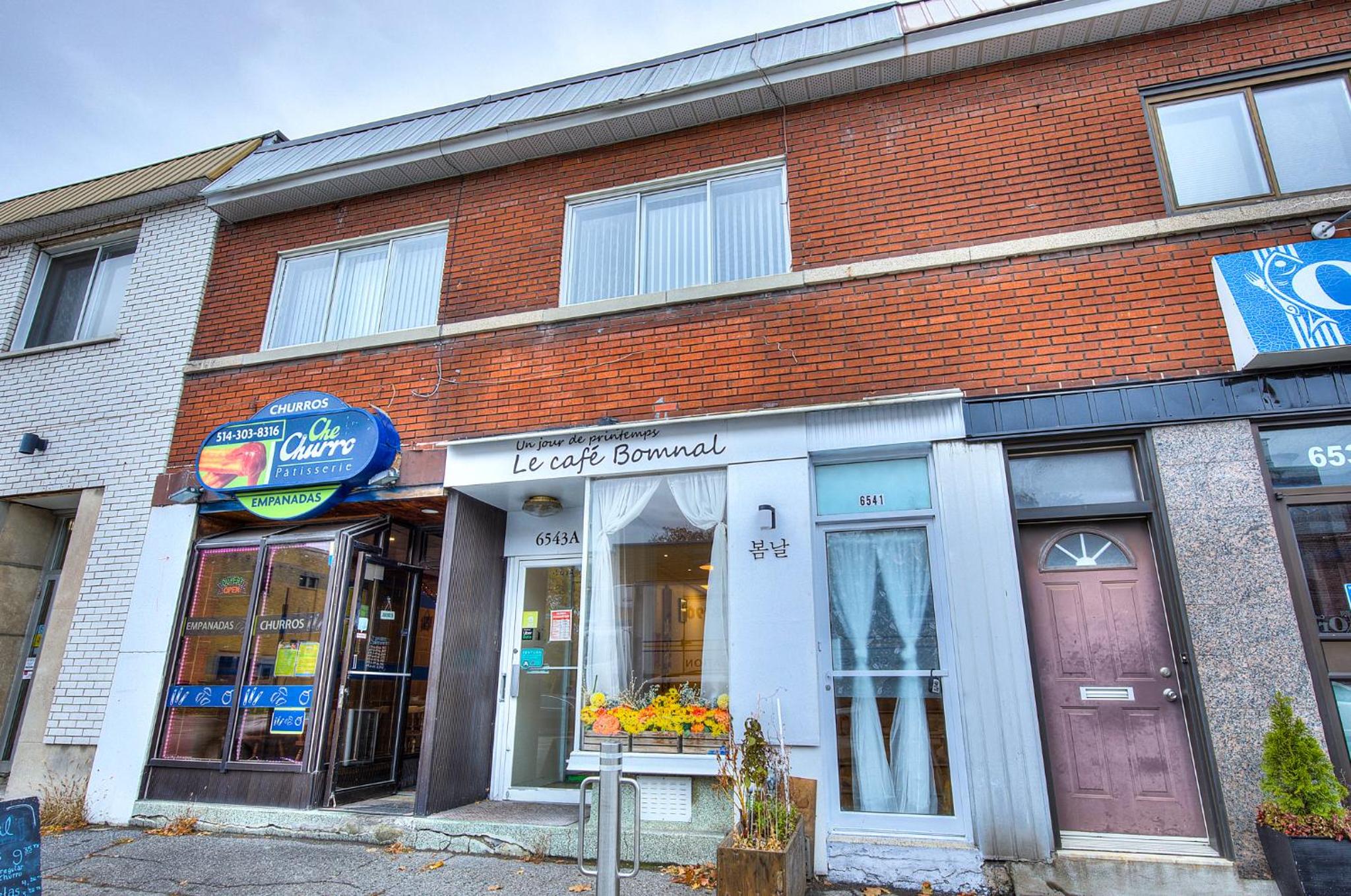 Charming 2BR with Balcony in Montreal