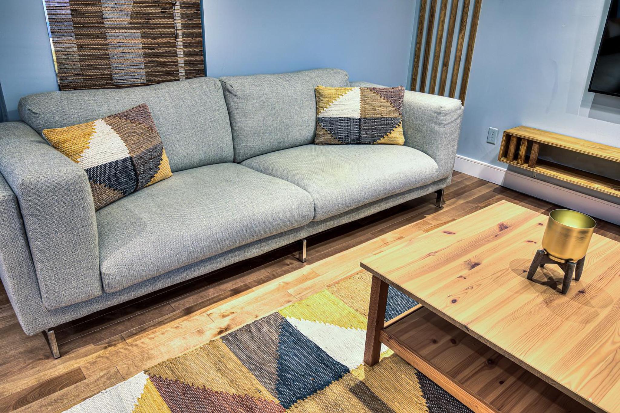 Charming 2BR with Balcony in Montreal