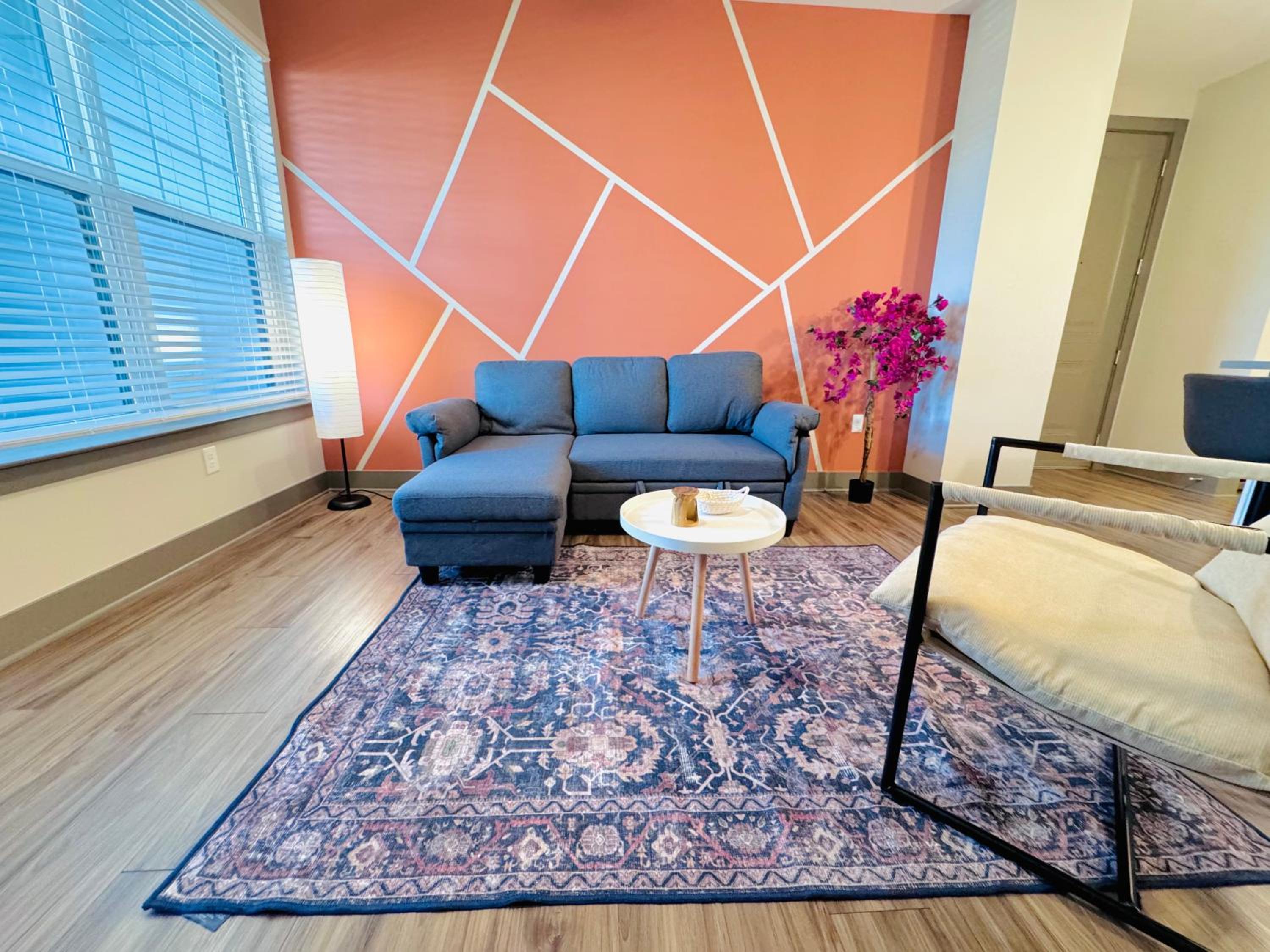 King Bed, Pet-Friendly, 15 Min to Parks, Amenities