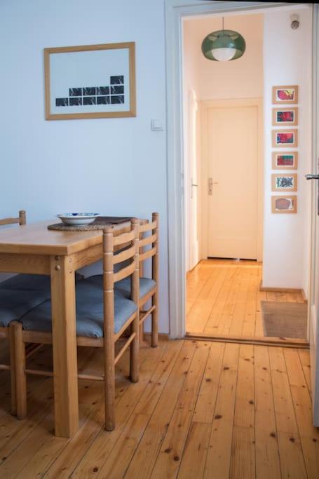central apt whit a balcony and free parking space view 5