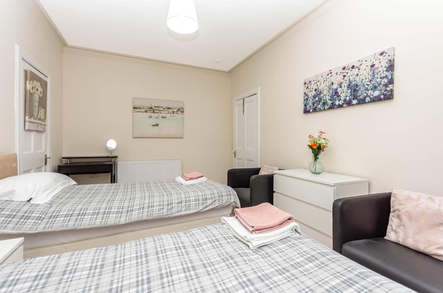 Comfy Edinburgh Base
