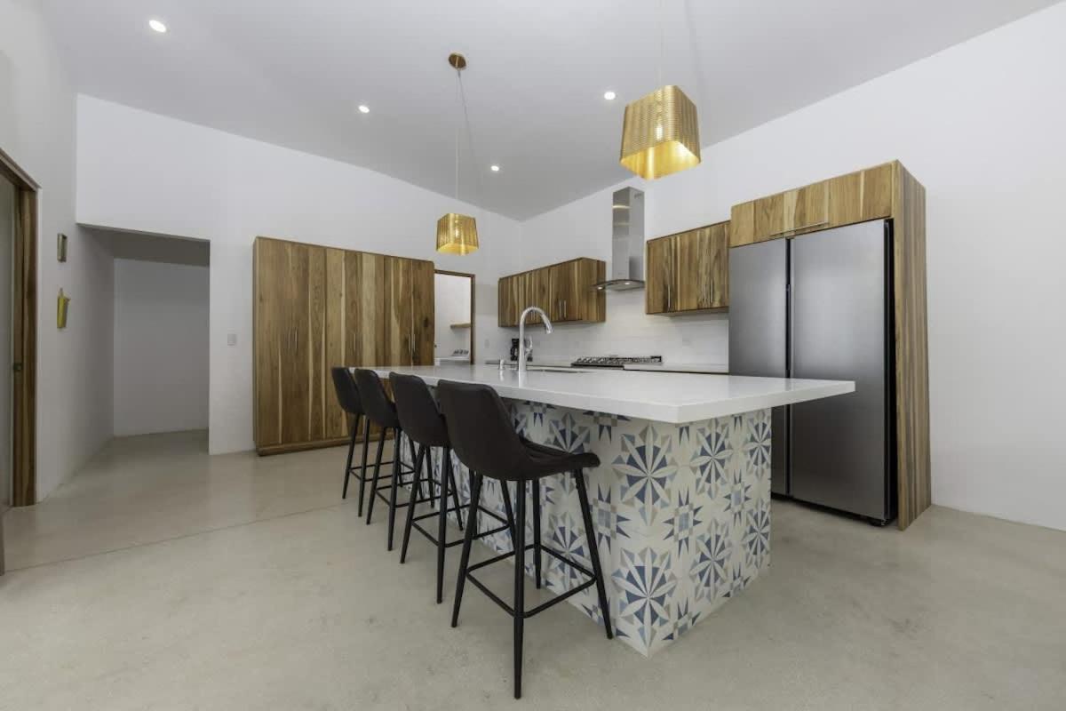 Villa Serenity 4 bedroom 1 min walk to the beach