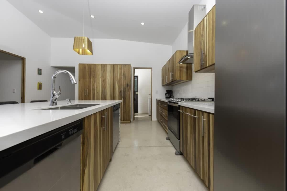 Villa Serenity 4 bedroom 1 min walk to the beach